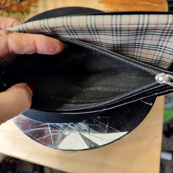 Burberry long wallet Approximate Size - Picture 4 of 6